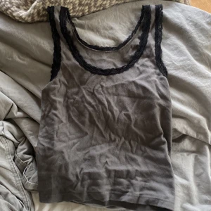 Linne från brandy Melville  - Fint, använt 3 gånger. Köpt för 160. Säljer för 50 kr