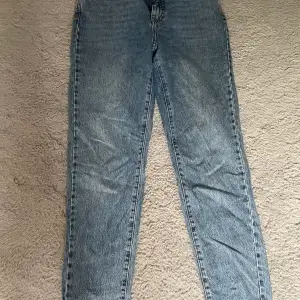 Ett par jeans jag annvänt  typ 4 gånger