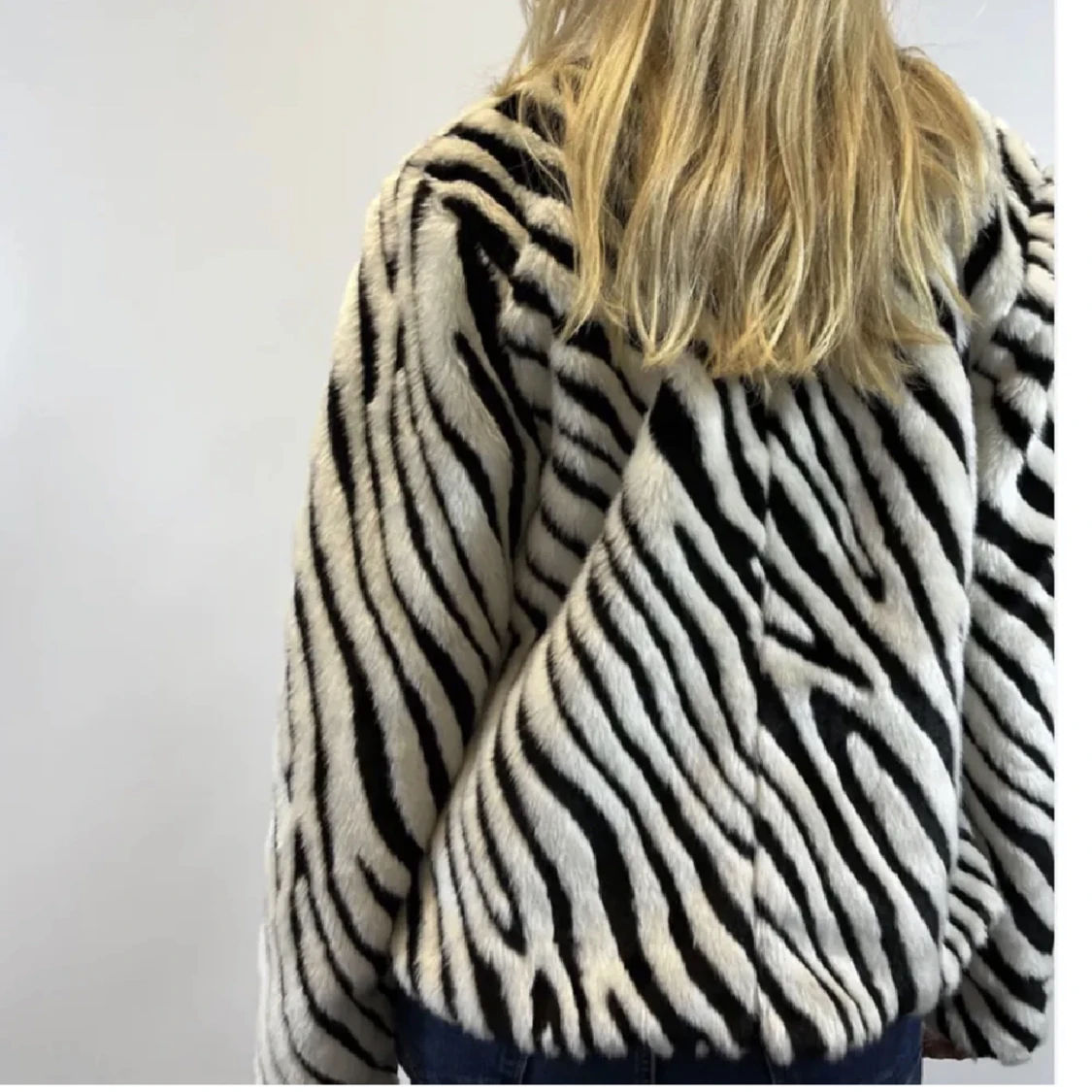 Jacka med zebramönster - 1