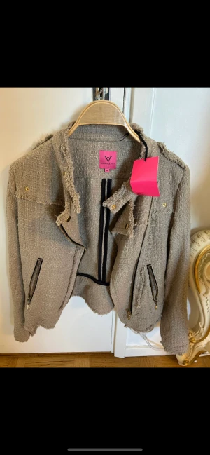 Veronica vifta  - Stl M helt ny oanandvänd 