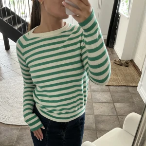 Stickad tröja!  - Tunt stickad tröja från zara! På bild 2 ser man färgerna tydligare. 