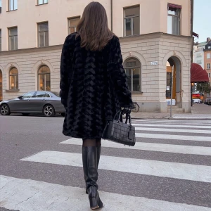 Kappa - Jättefin kappa i fuskpäls. Aldrig använd.✨