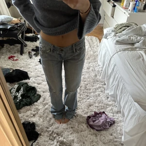 Lågmidjade jeans - Lågmidjade jesns från amercrombie & fitch. Midjemått 38cm, tyvärr för stora på mig🩷