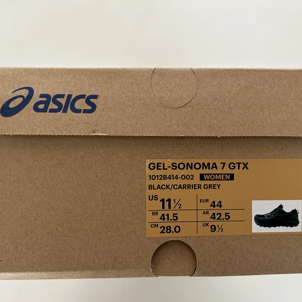 Passa på och spara en slant på ett par grymma skor! Jag säljer ett par nära oanvända Asics Gel-Sonoma 7 GORE-TEX (senaste versionen) i dammodell som använts EN gång under en hundpromenad.. Skor.