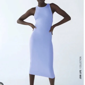 klänning - säljer denna jättefina klänningen från zara som aldrig kommit till användning! storlek s men passar både större o mindre då den är stretchig💓