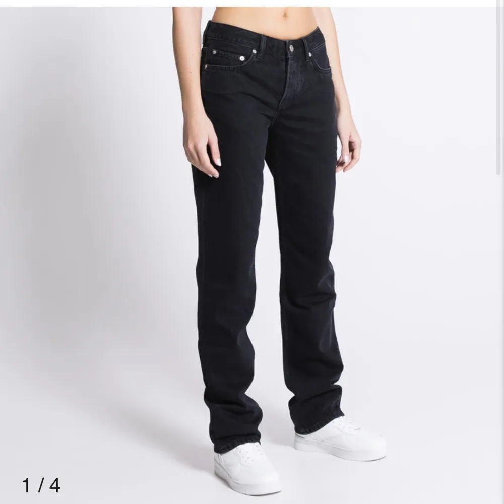 Icon jeans från lager 157, knappt använda o ser helt nya ut. Inrebensmått är 80cm o midjemått är 72cm🫶🏼🫶🏼. Jeans & Byxor.