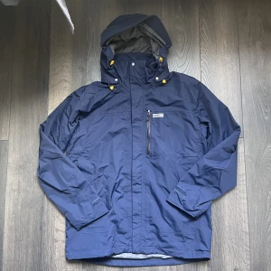 Windbreaker/regnjacka - En fin Navy Didriksons windbreaker i bra skick! Storlek L, fits M/L 