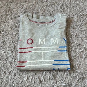 Tommy hilfiger t-Shirt - En helt ny Tommy hilfiger t-shirt säljer på grund av att jag köpte fel storlek