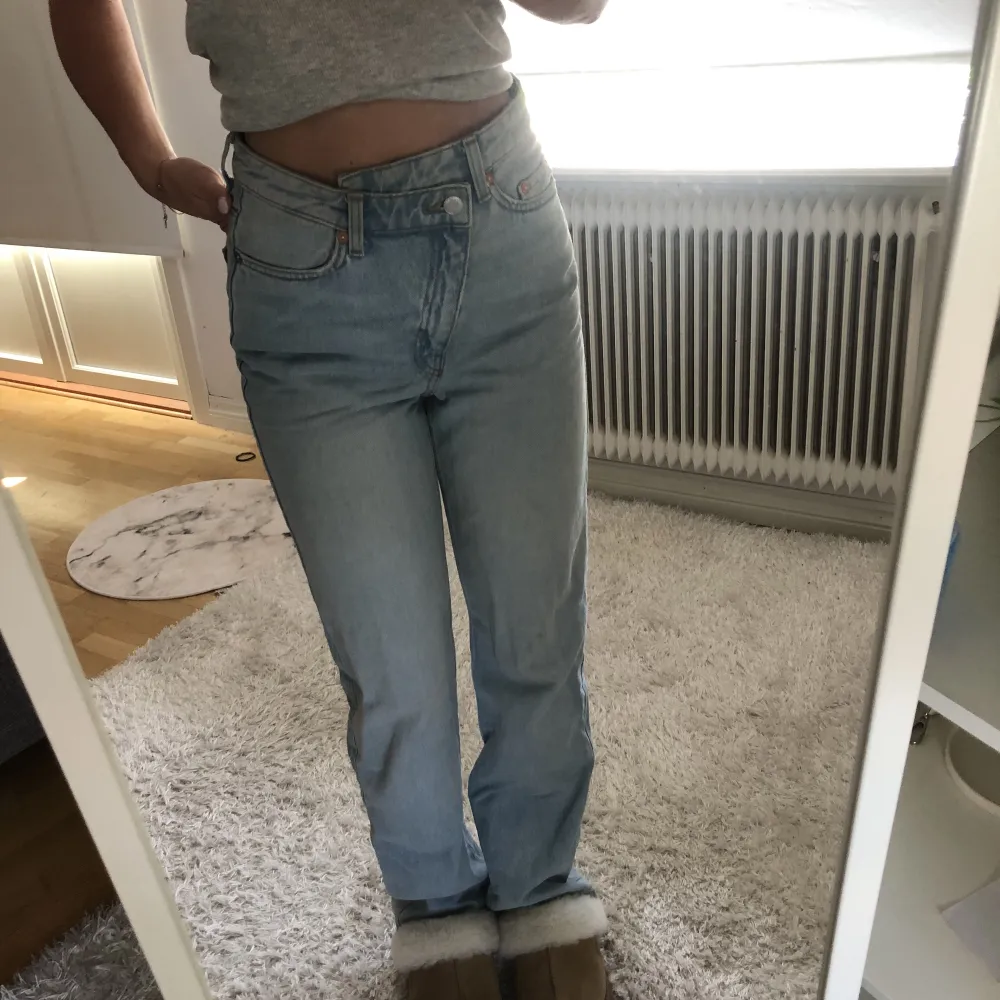 Blåa jeans från Gina, typ aldrig använda. Jag är 170cm lång! . Jeans & Byxor.
