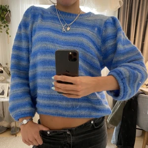 Stickad topp - Säljer denna så fina och populära stickade tröjan💘💘så fin färg till hösten! nästan aldrig använd så toppenskick