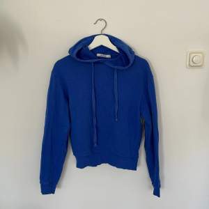 Blå croppad Hoodie