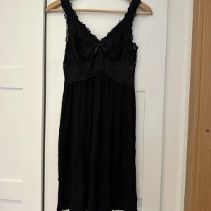 Nattlinne hunkemöller ❤️ - Storlek s, 10/10 i skick! Knappt använd. försten till kvarn. Klicka gärna på köp nu ❤️