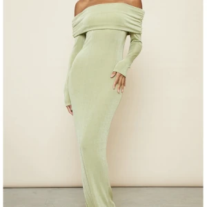 Klänning Prettylittlething - Festklänning från prettylittlething Storlek 6 som är XS/S Använd en kväll   