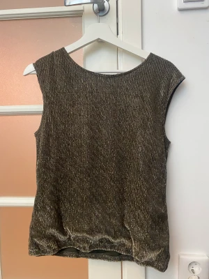 Söt fest topp - Glittrig topp som passar perfekt på fest eller middagar! 