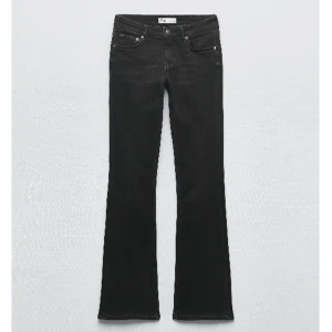 Zara jeans  - Säljer dom här svart/grå jeansen från zara. Skriv för egna bilder. 