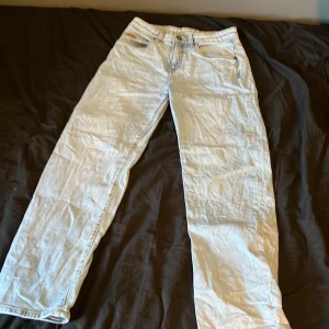 Ljusblå jeans  - Ljusblå jeans loose/baggy Storlek 158