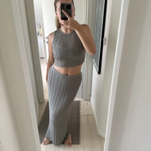 Set nakd - Säljer detta underbara set ifrån Na-kd. I en grön färg med ”ribbat” tyg. Storlek M, passar även S och L, stretchigt material