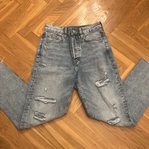 H&M jeans - Jeans från H&M i strl 34