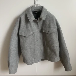 Kappa - Kappa från Vero Moda! Använd ca 1-2 gånger. I väldigt fint skick! 🤩💕