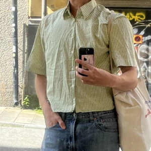 Croppad skjorta - Skjorta jag croppat själv. Passar m