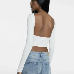 Low cut back tröja - Säljer min nyköpta tröja för att jag råkat tappa bort fraktsedeln, taggen är kvar❤️