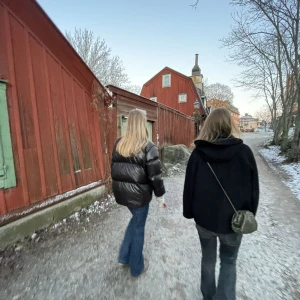 Jacka  - Säljer nu min jätte snygga Cos kappa i jätte bra skick❤️ köp i butik för 1500 