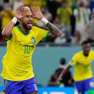 Brazil Neymar fotbollströja  Nummer 10 Finns i S-L Kan mötas upp annars fraktar på köparen bekostnad.