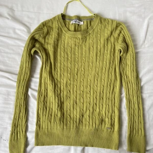 Grön tröja  - En väldigt fin tröja som jag sällan har använt. 