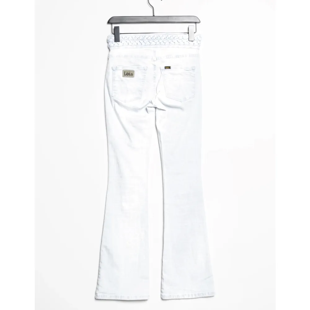 Vita lois bootcut jeans med flätad midja, str w28 l32 (oanvända) originalpris 1900kr. Jeans & Byxor.