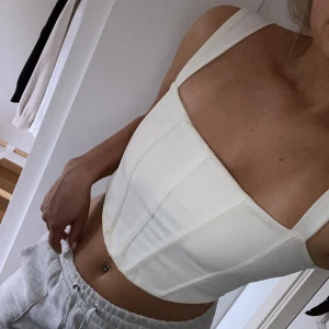 Jättefin vit korsett - Säljer då den inte kommer till användning.  Använd Max 3 ggr  Skicket som ny🤍💗