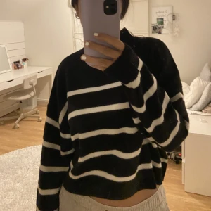 Tröja  - Stickad tröja från h&m använd 1 gång ✨