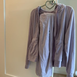 Lila mjukissätt - Fint lila mjukissätt från Gina tricot. Kontakta mig för fler bilder💗