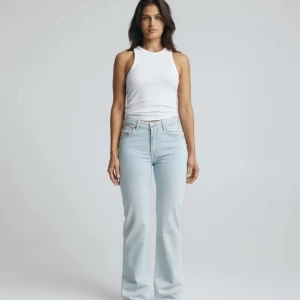 Lowwaist bikbok jeans - Säljer dessa jättefina lowwaist straightleg jeans från bikbok🤍säljer för att det inte är min stillängre🤍De passar mig som är ca 170cm men hade också passar kortare och längre🤍