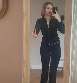 Ginatricot mjukis set - Knappt använd. Sytt in ryggen. Jag är 165 cm.