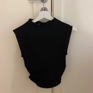 Svart top - Svart top från Gina Tricot