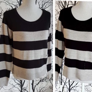 H&M snygg randig tröja Toppskick Stl M  - Knappt använd! Jättefint skick!  H&M Stl M 