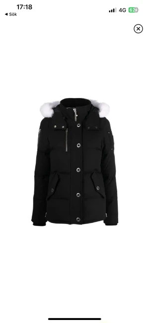 Moose knuckles jacka - Super fin Moose knuckles jacka köpt på Jhonells. Den har inga defekter. Använt fåtal gånger under 2 vintrar. Fråga gärna om man vill se hur den sitter på eller undrar något!💕 - Storlek XS - Nypris 10 999kr