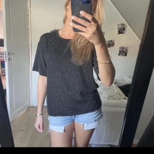 Glitter tröja - Superfin som köptes för ett tag sen men har aldorg använt den💕💕superfin nu till nyår