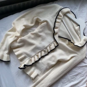 Kofta  - Buren 1 gång. Skönt material som formar midjan fint. 