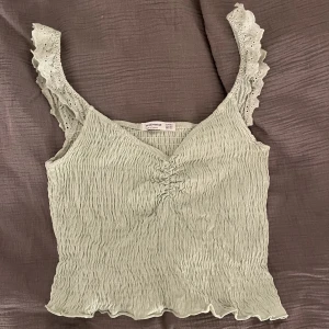 Ljusgrön topp - Gullig ljusgrön topp med stretchigt material🍀