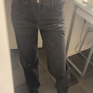 Jeans - Jeans som är lite för stora för mig, storlek S/M skulle jag säga. Vanliga svarta fina jeans 💕