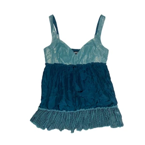 Paljett topp - Har en fläck på vänster baksida, syns på bild 3. Kontakta vid intresse <3