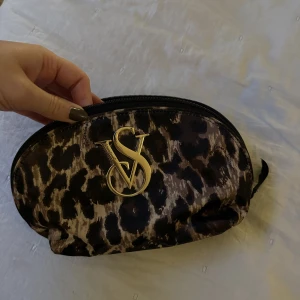 Nessesär från Victoria´s Secret - Säljer en nessesär från Victoria´s Secret. Super fint skick