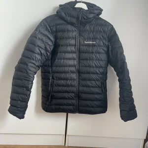 Peak performance Jacka - Vanligt höst/vår jacka i storlek M Nästan nyskick Passar även S