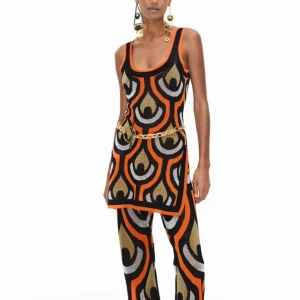 Klänning HM Rabanne - miniklänning/topp från HM x Paco Rabanne som jag behöver sälja då den var lite för liten för mig :( slutsåld i alla storlekar, ett perfekt festplagg. Kan fixa egna bilder på onsdag <3