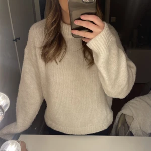 Stickad tröja  - Fin stickad tröja i bra skick!!💞💞