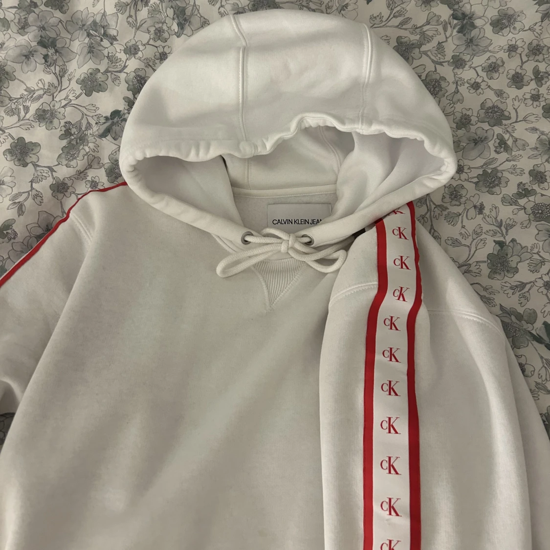 Calvin Klein hoodie  - 32