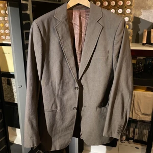 Filippa K Kavaj - Säljer min filippa K kavaj då jag inte har användning för den, toppen skick, skriv vid funderingar!