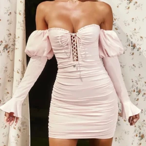 Ny Oanvänt Rosa Oh Polly Kort Klänning  - Helt Ny oanvänd Princess Oh Polly klänning i ljusrosa, med prislappar kvar. I storlek 6 UK, XS/S. Ordinarie pris 854kr. Skriv gärna för fler bilder eller frågor.