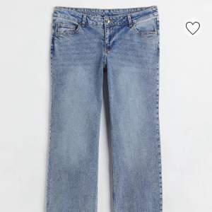 säljer mina low waist jeans från hm, använt ett få tal gånger. som nya nästan. jag har vanligt vis storlek 34-36 på jeans men dessa i storlek 40, då dom är väldigt små i storleken.💞